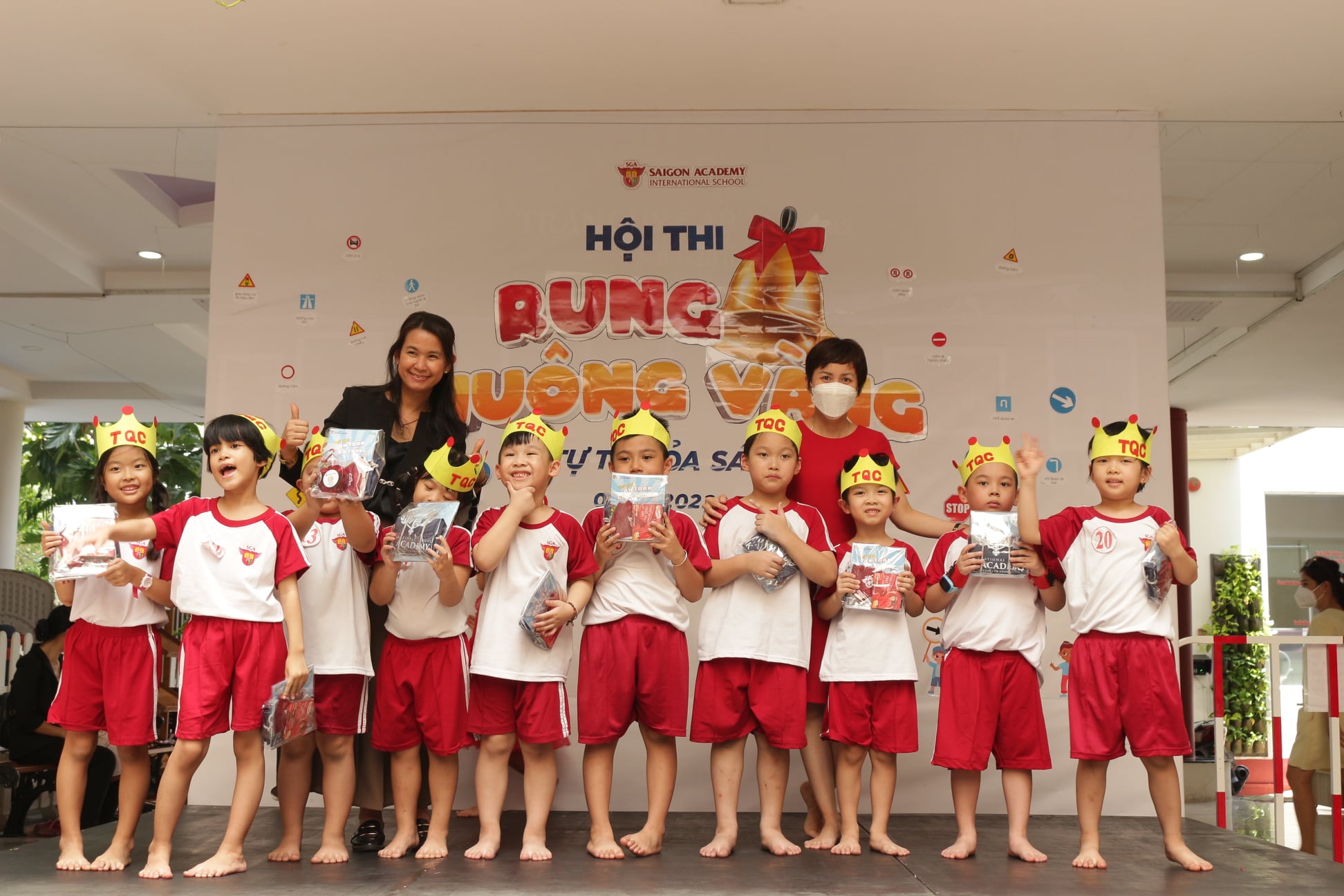 Sáng ngày 07/04/2022, Hệ thống Trường Mầm non Quốc tế Saigon Academy tưng bừng tổ chức Hội thi “Rung chuông vàng”, thu hút sự chú ý và cổ vũ đông đảo của học sinh và các bậc phụ huynh. 