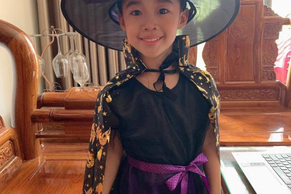 Hòa chung không khí của ngày lễ Halloween, Trường Mầm non Quốc tế Saigon Academy (SGA) cũng háo hức chào đón lễ hội chung của văn hóa thế giới. SGA đã cùng các con tổ chức hoạt động Halloween ngay tại nhà, trong thời gian giãn cách xã hội vẫn còn đang diễn ra do ảnh hưởng của đại dịch Covid-19.  